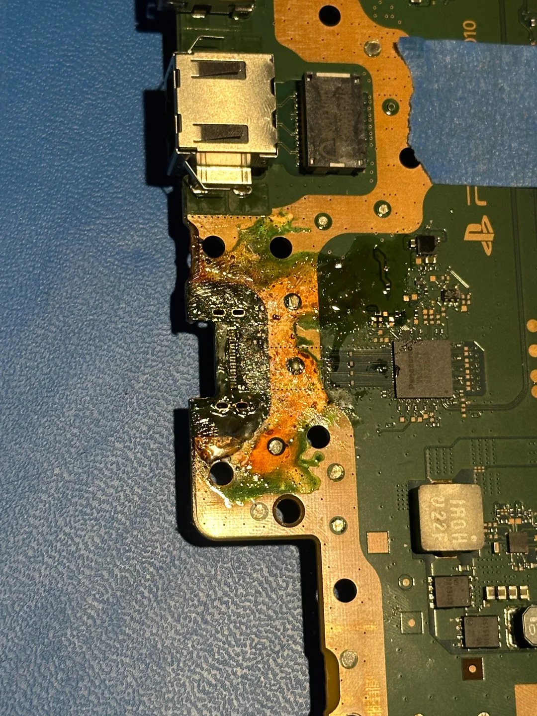 Missglückte DIY-Reparatur: abgerissene Lötpads am PS5 HDMI-Port